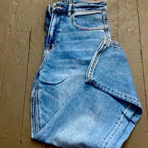 American Eagle Mom Jean Size 8
